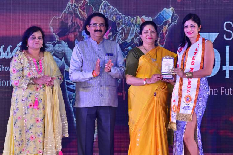 La Classe 2026 Celebrates-11