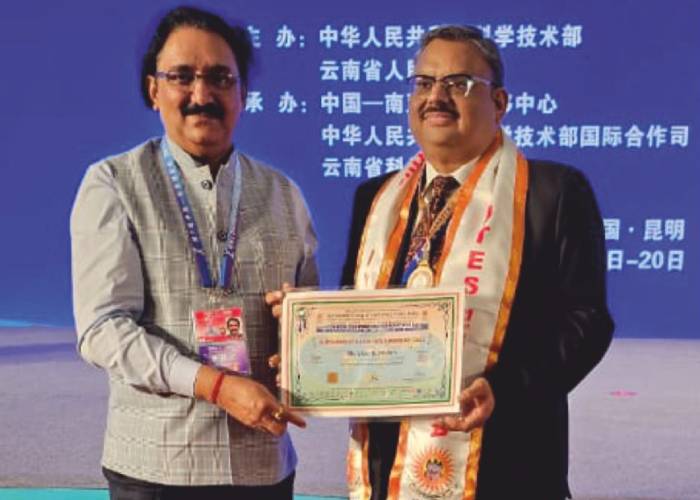 Networking with Distinguished persons in Kunming, China (4)