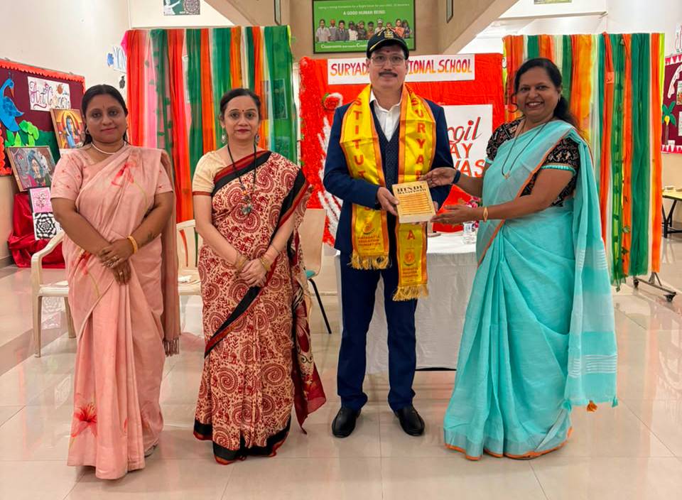 Coordinators neha Pawar, Pratibha Panwar and Swapna Lanke falicitating the guest