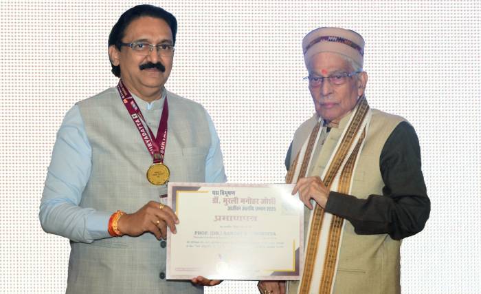 Prof. Dr. Sanjay B. Chordiya Honoured with Lifetime Achievement Award