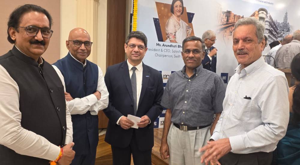 Prof Dr Sanjay Chordiya with other dignitaries